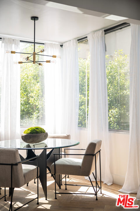 412 N Palm Drive, Beverly Hills CA: https://media.crmls.org/mediaz/9b169c90-2a2c-46f1-92e1-6ad582aeef88.jpg