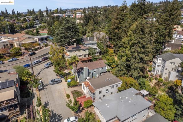 84 Portsmouth Rd, Piedmont CA: https://media.crmls.org/mediaz/9b16bc6d-bcff-4f36-ba1e-2ceca5d6645b.jpg