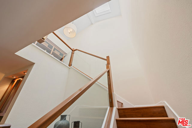 1553 Michael Lane, Pacific Palisades CA: https://media.crmls.org/mediaz/9b16df2d-0746-46e5-8217-42fa1635bce3.jpg