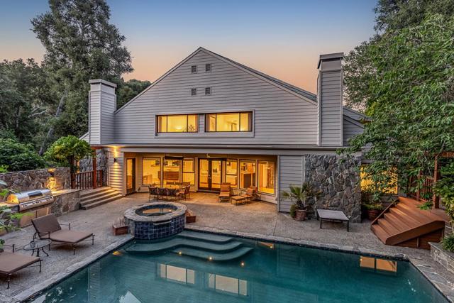 3 Oak Forest Court, Portola Valley CA: https://media.crmls.org/mediaz/9b16f0f0-5415-4f06-8a28-d547d0eeb370.jpg