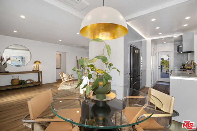 3744 Redwood Avenue, Los Angeles CA: https://media.crmls.org/mediaz/9b171f6a-4875-4178-9efa-1e07dfd522cb.jpg