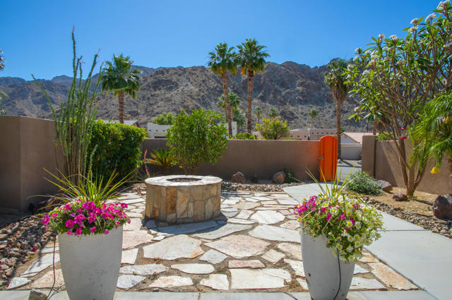 52540 Avenida Juarez, La Quinta CA: https://media.crmls.org/mediaz/9b175764-0833-46ea-919a-c2c01cb9014f.jpg
