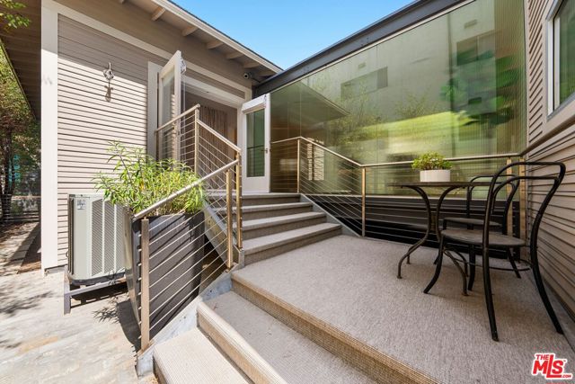1012 2nd Street, Santa Monica CA: https://media.crmls.org/mediaz/9b176c95-3d63-4da6-bdd3-dfc41d91da81.jpg