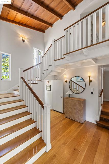 5701 La Salle Ave, Oakland CA: https://media.crmls.org/mediaz/9b17c859-aa14-442f-a1d3-b085ee5f1375.jpg