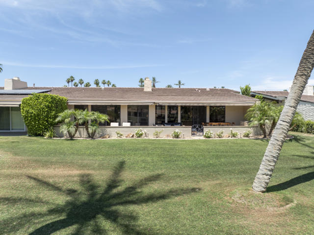 44970 Desert Horizons Drive, Indian Wells CA: https://media.crmls.org/mediaz/9b17eac9-ae69-43b4-9d90-d51c60eb8ed4.jpg