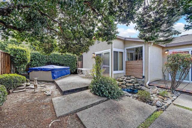 576 Emerald St, Livermore CA: https://media.crmls.org/mediaz/9b185909-5766-4cbd-a20e-db434c7410b9.jpg