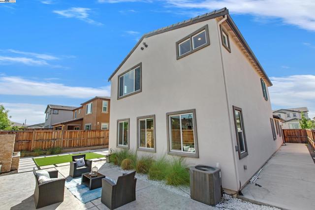 2222 Davie Pl, Tracy CA: https://media.crmls.org/mediaz/9b188189-db45-4ff2-952e-c8eb76a8efc7.jpg