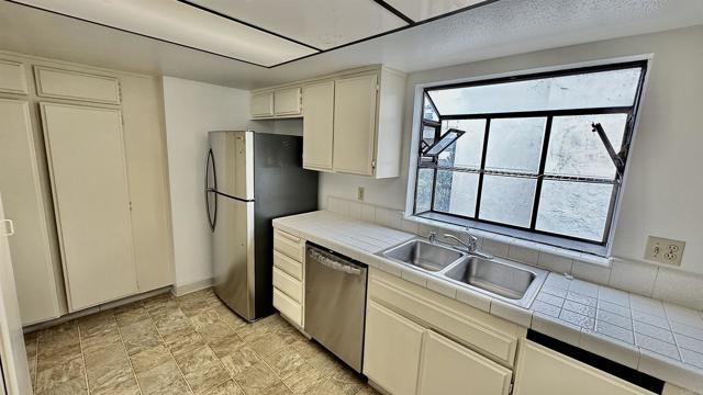 376 Center Street, Chula Vista CA: https://media.crmls.org/mediaz/9b18ab89-06f5-427f-9d97-e4168e5c24d3.jpg