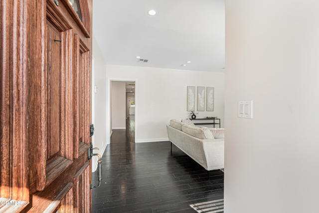 15233 Camarillo Street, Sherman Oaks CA: https://media.crmls.org/mediaz/9b18ccca-348f-4486-a372-d4baf1eeca09.jpg