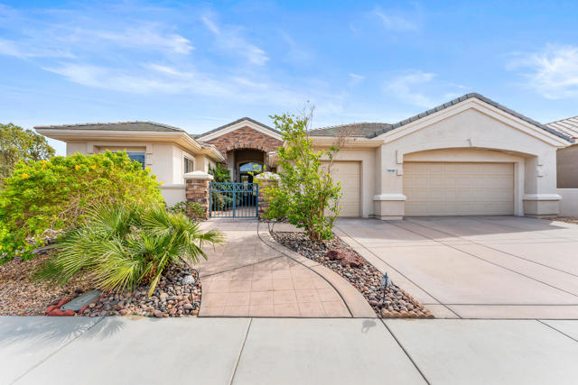 37159 Turnberry Isle Drive, Palm Desert CA: https://media.crmls.org/mediaz/9b18ce68-4701-4f59-8d95-39c68c15c445.jpg