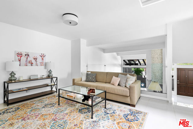 1671 Michael Lane, Pacific Palisades CA: https://media.crmls.org/mediaz/9b18eecb-f702-4771-8207-2bc2fba952e8.jpg