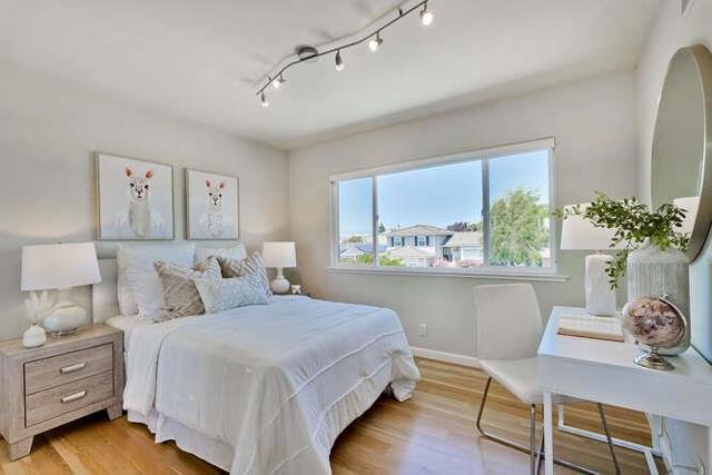 998 Flying Fish Street, Foster City CA: https://media.crmls.org/mediaz/9b191239-8aa5-490e-b14c-474e33e94410.jpg