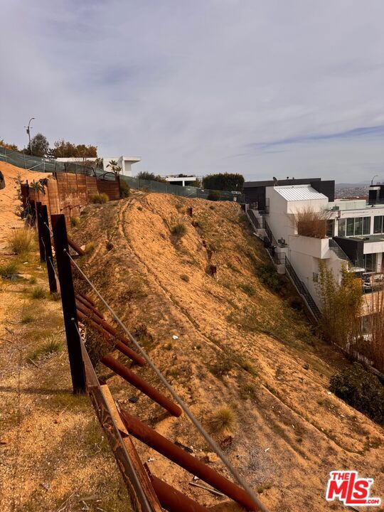 1633 Blue Jay Way, Los Angeles CA: https://media.crmls.org/mediaz/9b196564-87ae-41f0-b7e4-568ee12b2fa8.jpg