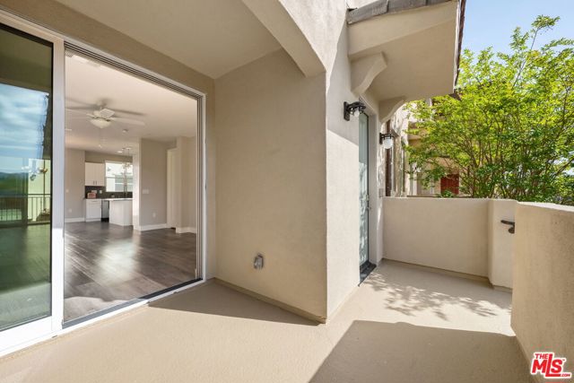 4372 Paxton Place, Calabasas CA: https://media.crmls.org/mediaz/9b199f83-1160-4d4c-8fa9-f434abe39244.jpg