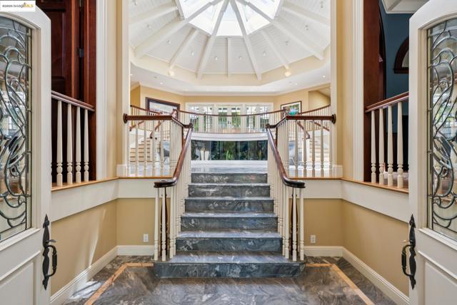 9 Burton Vista Ct, Lafayette CA: https://media.crmls.org/mediaz/9b19d933-1a14-47b8-8870-0da652186ee5.jpg