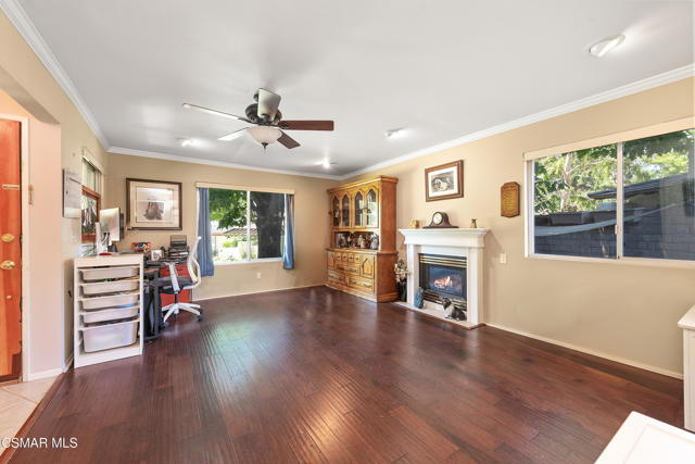 1122 Canterford Circle, Westlake Village CA: https://media.crmls.org/mediaz/9b19de14-75dc-4c33-8478-6ca8d3df5034.jpg