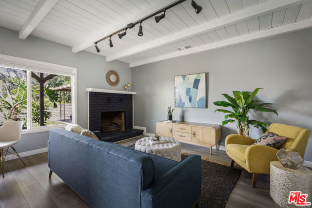 1142 Arbor Dell Road, Los Angeles CA: https://media.crmls.org/mediaz/9b1aca78-8e84-486d-8744-a8daa128fe5a.jpg