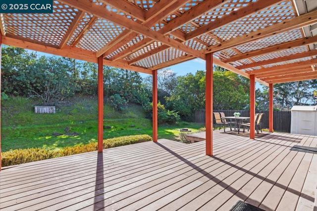 207 Midway Dr, Martinez CA: https://media.crmls.org/mediaz/9b1ae36c-96ec-4c4c-8068-8f408d9619bd.jpg