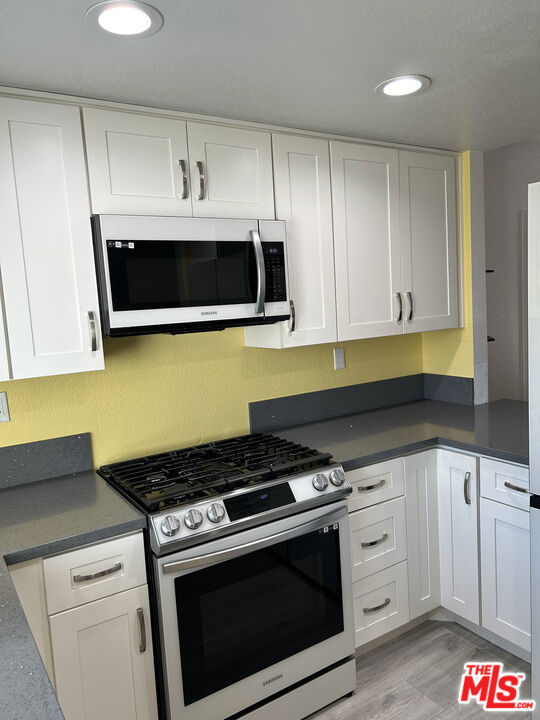 14179 Long View Drive, Fontana CA: https://media.crmls.org/mediaz/9b1b764c-b7ae-4b33-9360-5baf233c3467.jpg