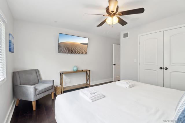 4611 Santa Cruz Ave, San Diego CA: https://media.crmls.org/mediaz/9b1b927c-5009-4119-85c0-9321e0d42a1d.jpg