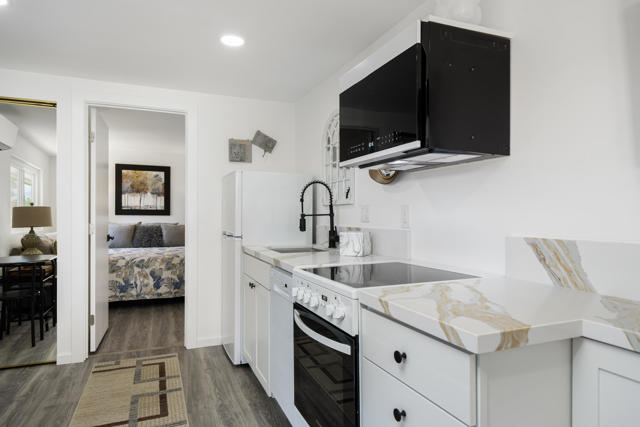 427 Calle Madrigal, Cathedral City CA: https://media.crmls.org/mediaz/9b1b962d-cb01-4c01-a5c6-522deeccc657.jpg