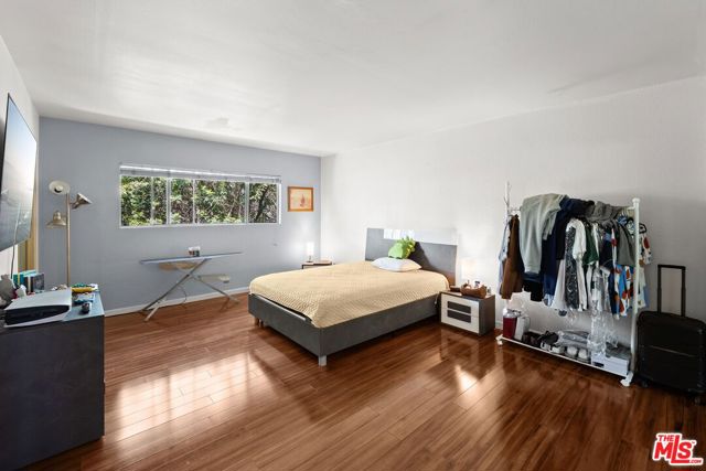 645 N Mc Cadden Place, Los Angeles CA: https://media.crmls.org/mediaz/9b1bfabb-3abb-42c9-9e75-8f27f70e0e35.jpg