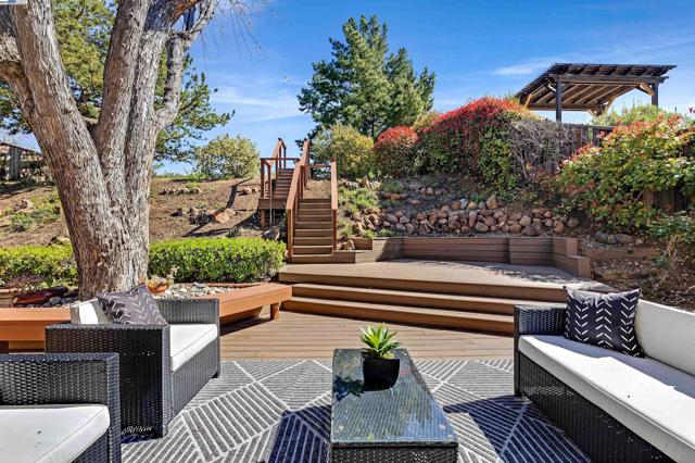 1068 Concord St, Pleasanton CA: https://media.crmls.org/mediaz/9b1c3c2f-f949-49f5-91a1-a0173024cf53.jpg