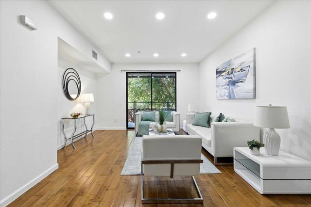10745 N De Anza Boulevard, Cupertino CA: https://media.crmls.org/mediaz/9b1c48e8-99a8-4e9a-bba9-c37c6ec5389b.jpg