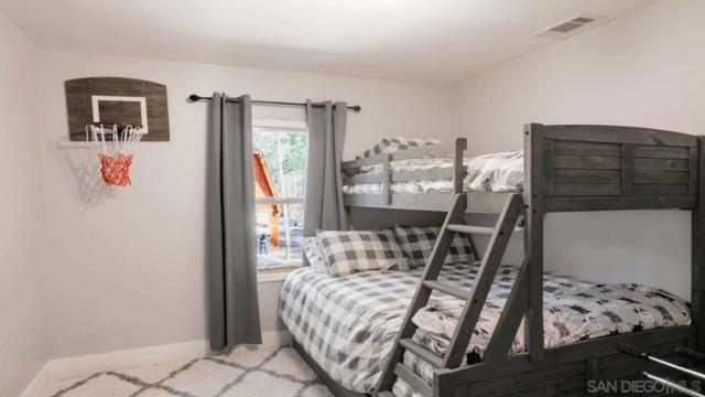 535 W Rainbow Blvd, Big Bear CA: https://media.crmls.org/mediaz/9b1d1b12-43b7-40e9-b7f6-6b3b56d9a3d8.jpg