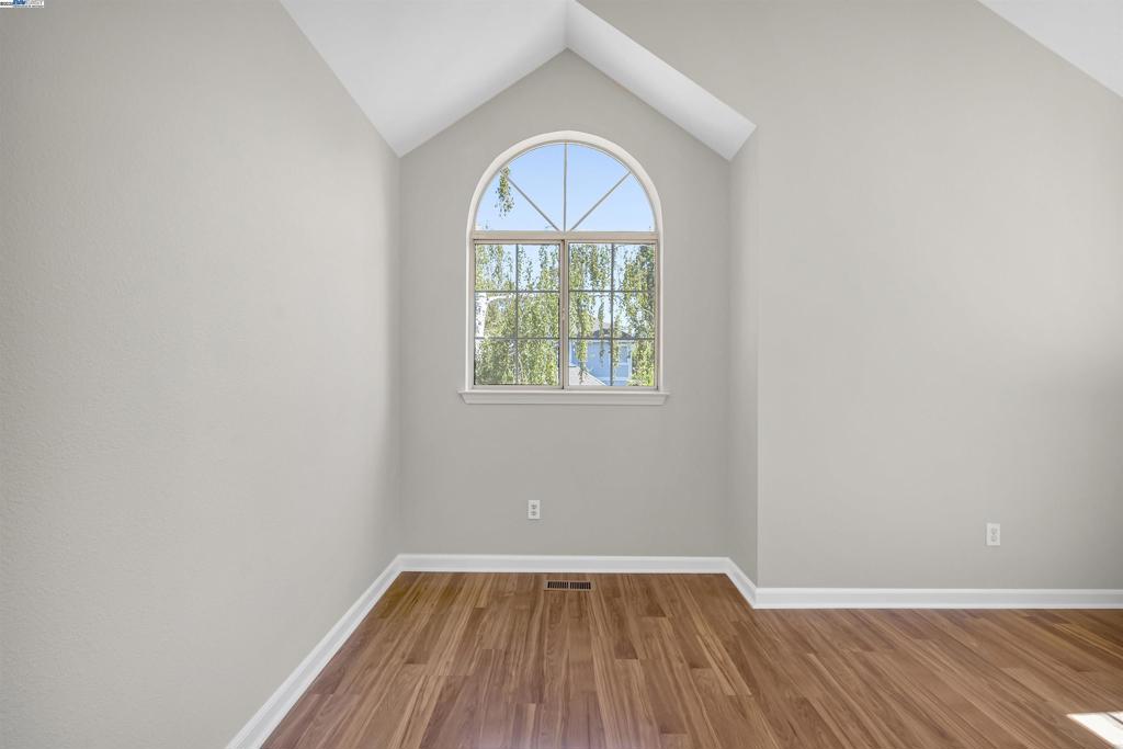 https://media.crmls.org/mediaz/9b1d6936-083c-428a-84dc-31d43b9e0ff4.jpg?preset=X-Large