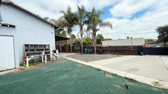 10923 Foothill Boulevard, Oakland CA: https://media.crmls.org/mediaz/9b1df768-3581-428c-92e4-ef7c81beed87.jpg