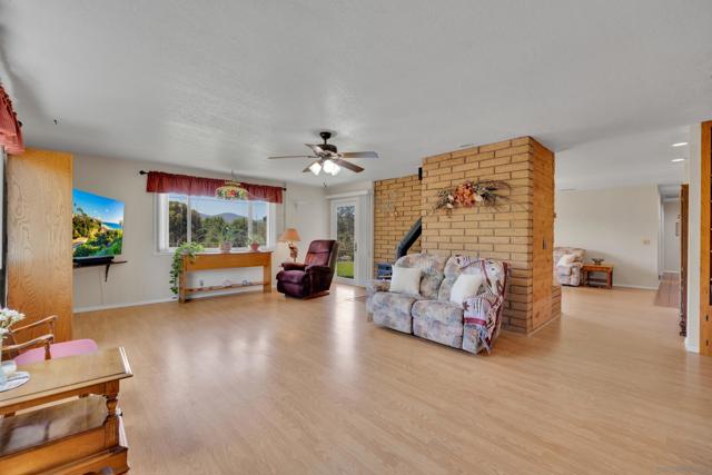 13955 Wanda Way, Jamul CA: https://media.crmls.org/mediaz/9b1e461d-9109-458a-b463-d100e2a23aec.jpg