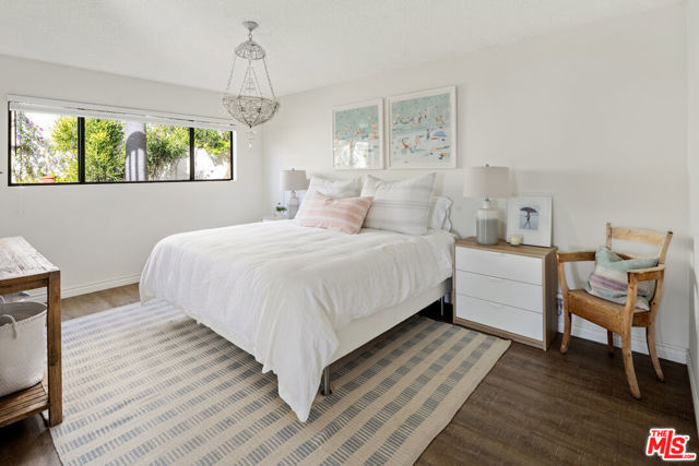 11813 Ellice Street, Malibu CA: https://media.crmls.org/mediaz/9b1e586e-7b6f-47b8-b668-a05cda1a7049.jpg