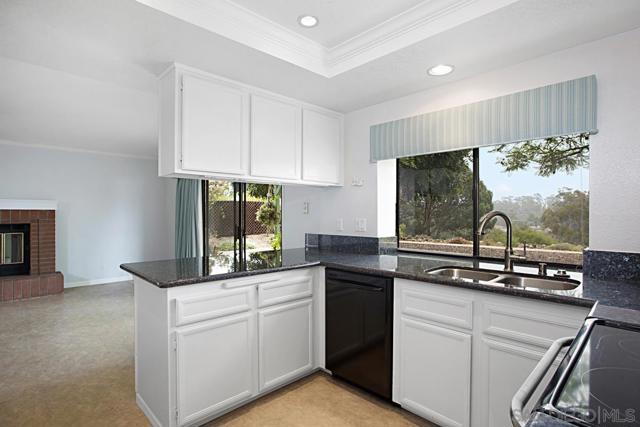 10751 Oakbend Dr, San Diego CA: https://media.crmls.org/mediaz/9b1e58f1-6db3-4578-a200-12b7910f33ba.jpg