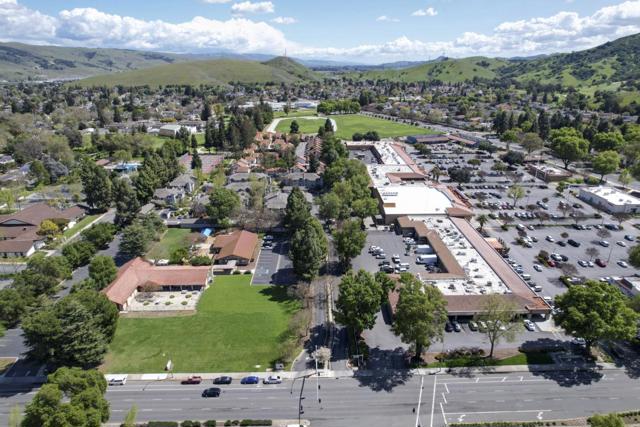160 Sunwood Meadows Place, San Jose CA: https://media.crmls.org/mediaz/9b1e7cf9-dda1-4a11-836b-8a17ec6fb193.jpg