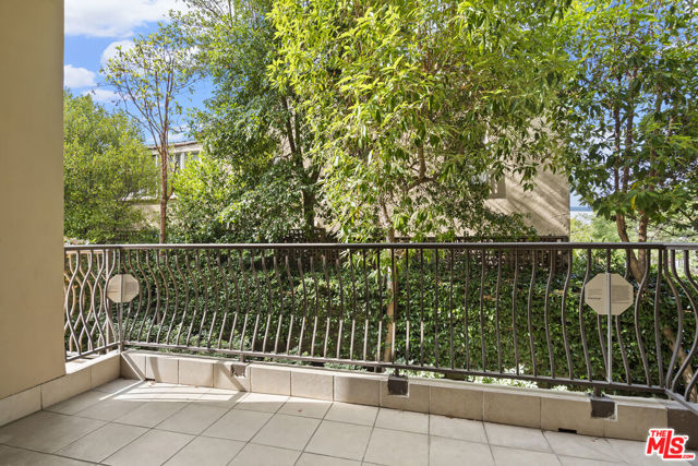 4848 Wilshire Boulevard, Los Angeles CA: https://media.crmls.org/mediaz/9b1ea055-300a-42d2-9bd7-43702c537cbd.jpg