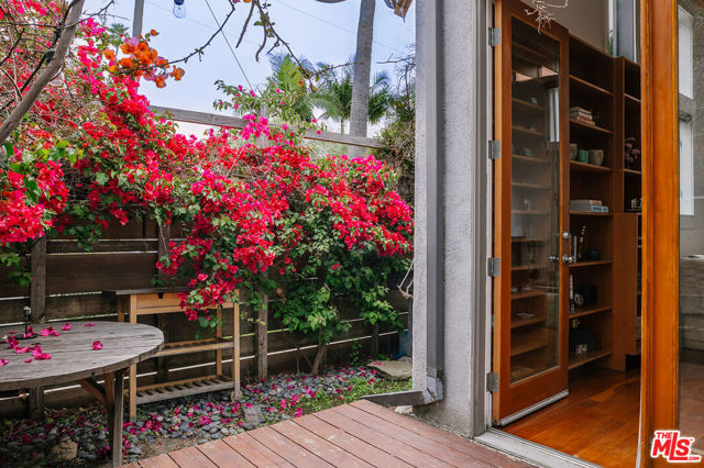 803 Boccaccio, Venice CA: https://media.crmls.org/mediaz/9b1ec6e4-235a-4dc7-8d0e-c1dd546f946f.jpg