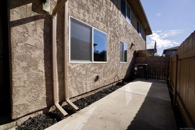 Image 19 of 24 For 2851 Iris Avenue B