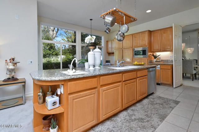 31775 Oak Ranch Court, Westlake Village CA: https://media.crmls.org/mediaz/9b1f8d96-b39b-4286-8c51-d19b93b67264.jpg