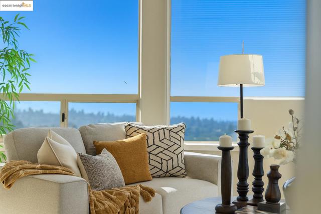 6413 Gwin Ct, Oakland CA: https://media.crmls.org/mediaz/9b2092d6-610b-4360-9384-474f693e63c0.jpg