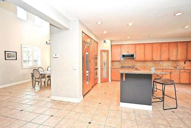 320 Oaks Bridge Pl, Pleasanton CA: https://media.crmls.org/mediaz/9b209a10-b2fc-4068-a232-b9c5b5b68d61.jpg