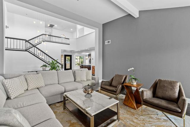 Detail Gallery Image 12 of 48 For 1922 Spyglass Cir, Vista,  CA 92081 - 4 Beds | 2/1 Baths