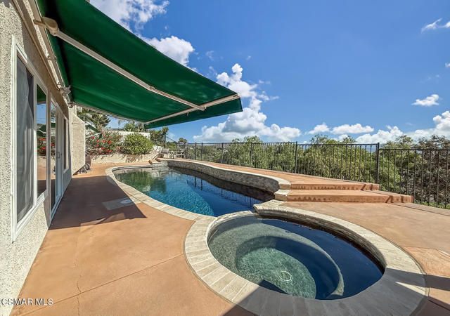 3331 Monte Carlo Drive, Thousand Oaks CA: https://media.crmls.org/mediaz/9b213ea0-a45a-4cae-828c-33e2464f4550.jpg