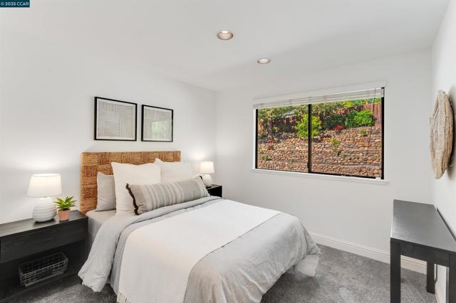 2424 San Miguel Dr, Walnut Creek CA: https://media.crmls.org/mediaz/9b214bd0-9129-479d-a244-a6b0a4b10e8f.jpg