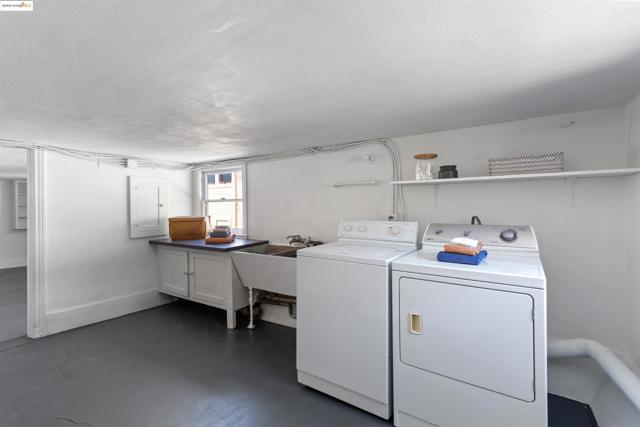 1351 Carlotta Ave, Berkeley CA: https://media.crmls.org/mediaz/9b21bef6-58ea-4b44-bb3b-3a4319503259.jpg