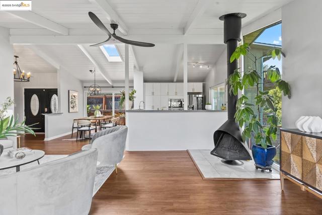 6533 Chelton DR, Oakland CA: https://media.crmls.org/mediaz/9b2292a8-2ab3-4e32-9d4d-c7784ae9b09d.jpg