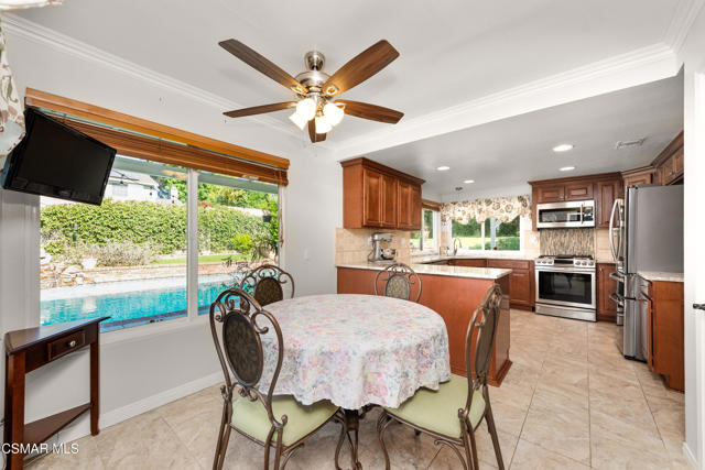 3581 Rachael Avenue, Simi Valley CA: https://media.crmls.org/mediaz/9b2314db-df24-4487-832e-0ad8da213b3c.jpg