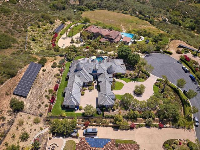 14460 Cheyenne Trl, Poway CA: https://media.crmls.org/mediaz/9b23c621-9f79-4a8a-8356-288edff0e7b0.jpg