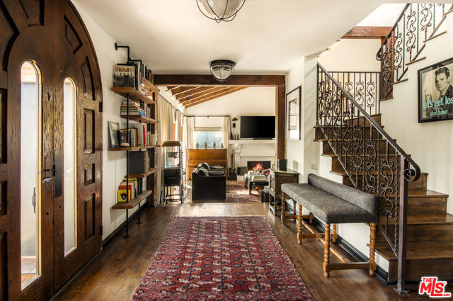 2820 Westshire Drive, Los Angeles CA: https://media.crmls.org/mediaz/9b23d396-54e2-4a56-8bfb-80f9cf9af098.jpg
