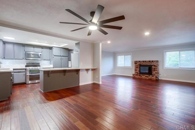 444 Victoria Place, Vista CA: https://media.crmls.org/mediaz/9b2489e9-4770-414f-9729-2a0e3bf51439.jpg